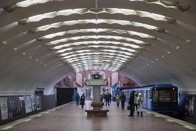 Споры о рекламных экранах в новосибирском метро