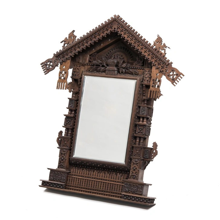 Зеркало настенное в русском стиле. Предположительно по проекту архитектора В. Гaртмана, 1870-е годы. Галерея Suslov Fine Arts | Источник: пресс-служба Салона