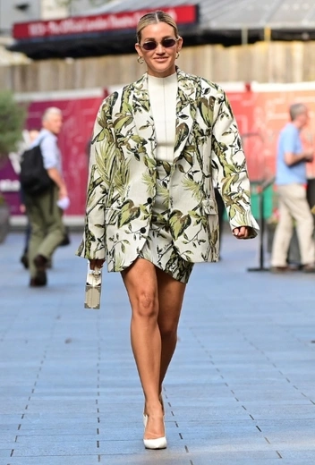 Эшли Робертс в Лондоне | marieclaire.ru