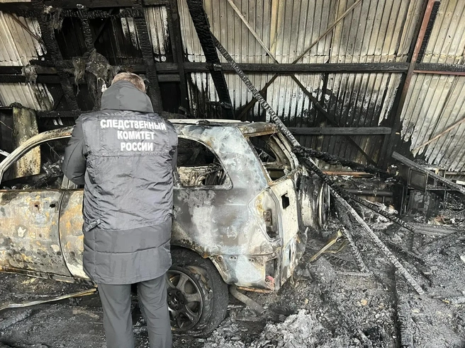 Один из горевших автомобилей | Источник: СУ СК РФ по Архангельской области и НАО