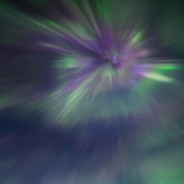 Апрельское полярное сияние в небе над Норвегией | Источник: ZWO Astronomy Photographer of the Year 2025