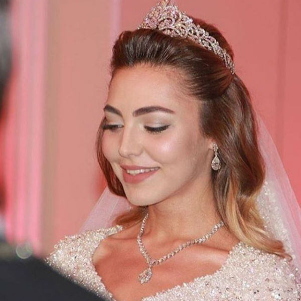 Голову невесты украшала корона стоимостью пять миллионов евро