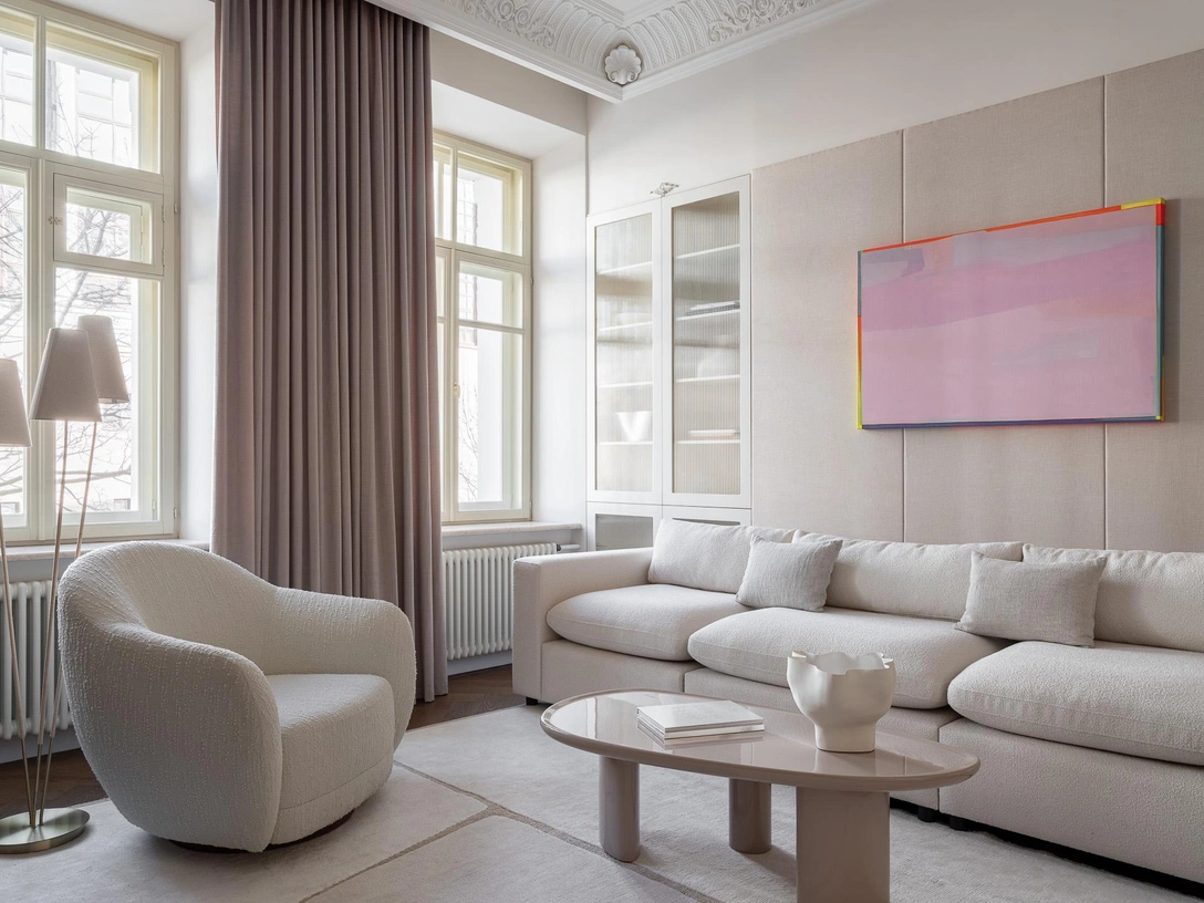 Искусство и плавные формы: смотрим квартиру 107 м² в доме начала ХХ века | Источник: Арсений Игнатов. Cтиль: Дарья Ишкараева (Yes We May)