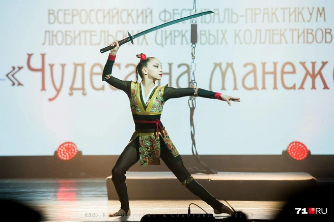 На фото&nbsp;— момент из номера «Воин» | Источник: Архив Зарины Бобоевой