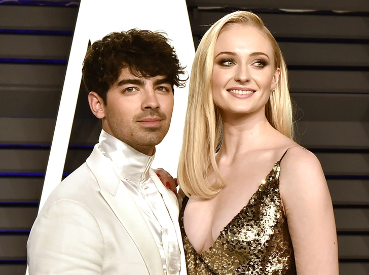 Как прошла вторая свадьба Софи Тернер и Джо Джонаса | marieclaire.ru