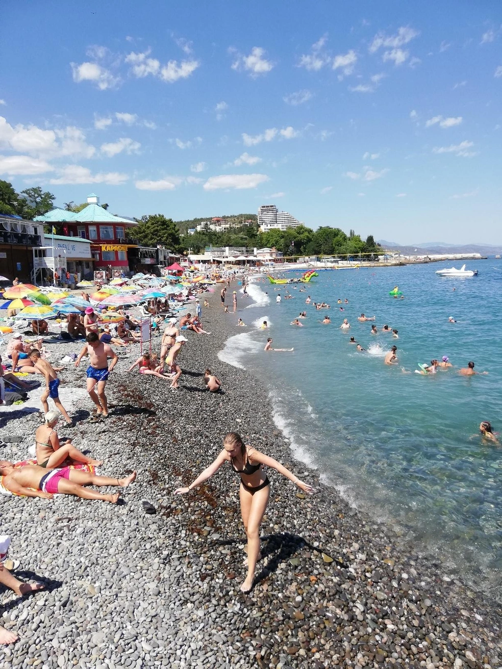 Алушта Крым пляж 2021. Сочи пляж. Пляжи Алушты 2022. Алушта Крым пляж 2020. Отдохнуть летом 2020
