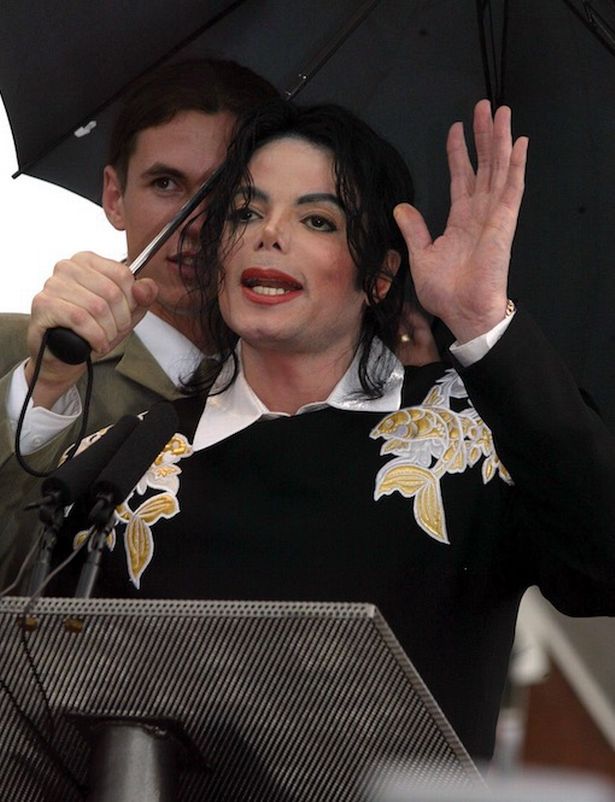 Ответ тебя удивит: зачем Майкл Джексон носил на носу пластырь?