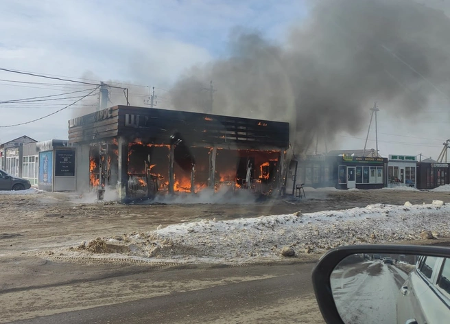 Пожар в палатке с шаурмой в Дядькове тушили два расчета | ya62.ru