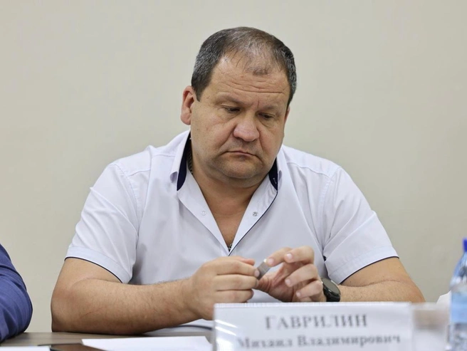 Михаил Гаврилин на заседании Общественной палаты заявил, что лично пользуется односторонними улицами и доволен схемой | Источник: Алексей Волхонский / V1.RU