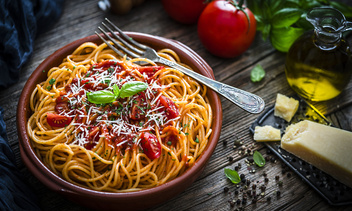Два подхода: классические итальянские спагетти болоньезе