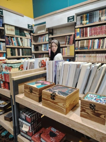 Александра в книжном | Источник: личный архив героини публикации