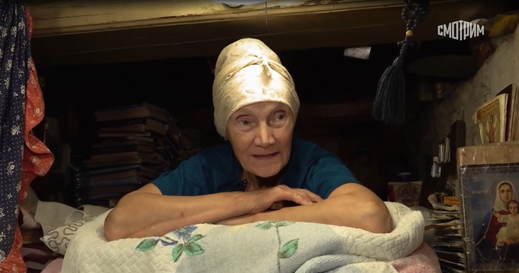 Построила часовню, а спит на печи: карельская отшельница видит будущее России и молится о нем 20 лет