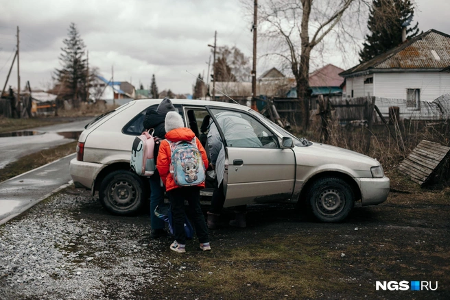 Заботу о младших, общих для Розы и Константина, детях взяли на себя родственники убитой. Сейчас они, по словам Александры, пришли в себя после трагедии | Источник: Андрей Бортко / NGS.ru