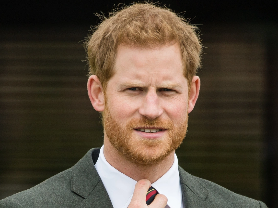 Принц Гарри посещает Учебный центр королевской морской пехоты в Лимпстоне, 13 сентября 2018 | marieclaire.ru