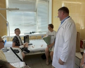 11-летний Клим накрыл собой младшего брата от летящего дрона | Источник: Александр Шуваев / max.ru