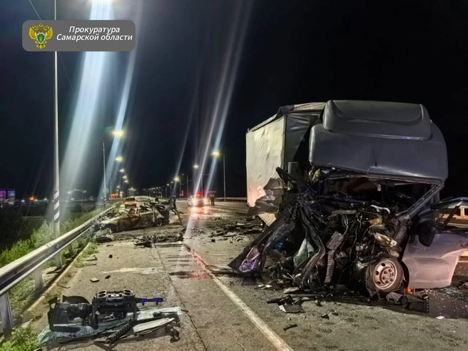 Водитель грузовика выжил, но попал в больницу | Источник: прокуратура Самарской области