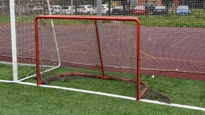 Упавшие ворота сломали руку ребёнку на северо-западе Петербурга. СК и прокуратура начали проверку | Источник: Прокуратура г. Санкт-Петербурга