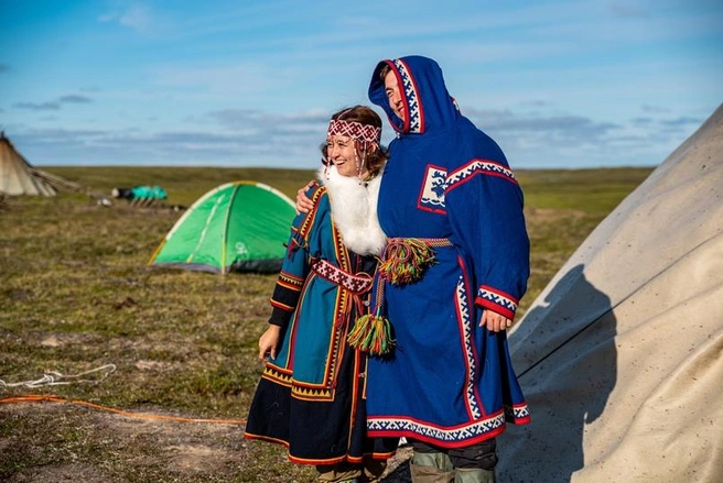 Мужчины на Ямале охотятся и занимаются оленеводством, женщины готовят и обустраивают быт | Источник: Равиль Сафарбеков / Vk.com