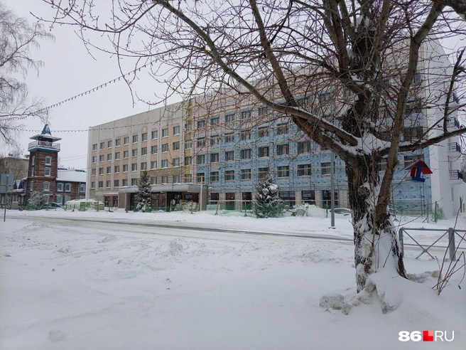 Так сейчас выглядит гостиница «Югра», которую должны открыть в 2026-м | Источник: Мария Гришкина / 86.RU