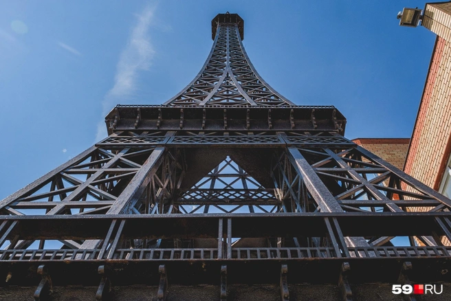 А с этого ракурса башня кажется высотой почти как настоящая | Источник: Тимофей Калмаков