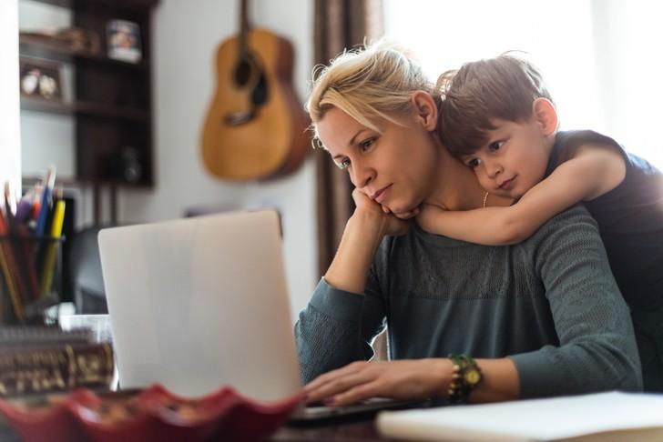 Новое исследование: родители работают больше, чем бездетные