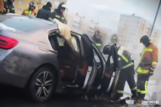 Автомобильный пожар добавил пробок в Сестрорецке. Показываем, что осталось от BMW | Источник: читатель «Фонтанки»