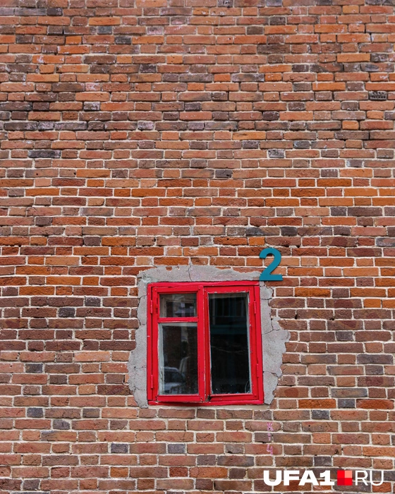 Это окно, пожалуй, самое оригинальное | Источник: Тимур Шарипкулов