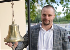 Александр Носик появился на публике с обручальным кольцом
