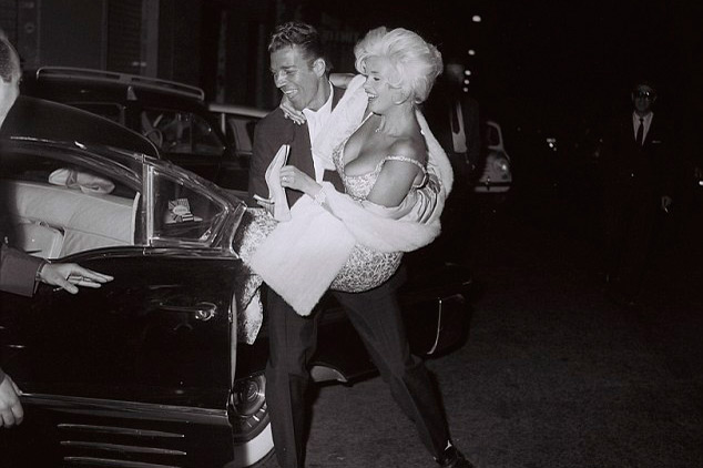 Джейн Мэнсфилд, Мики Харгитей | Источник: Estorick Collection