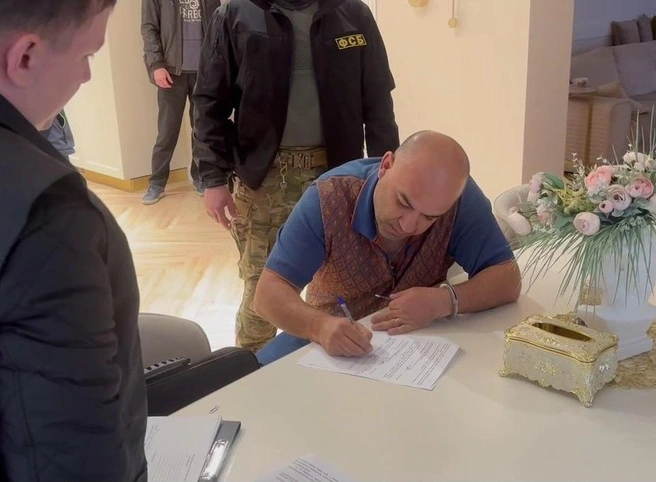 Совладельца компании сотрудники ФСБ задержали в его особняке | Источник: УФСБ по Челябинской области
