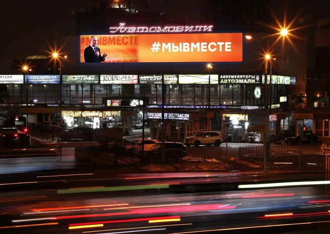 Экран MAER на медиафасаде торгово-выставочного комплекса «Автомобили» | Источник: MAER