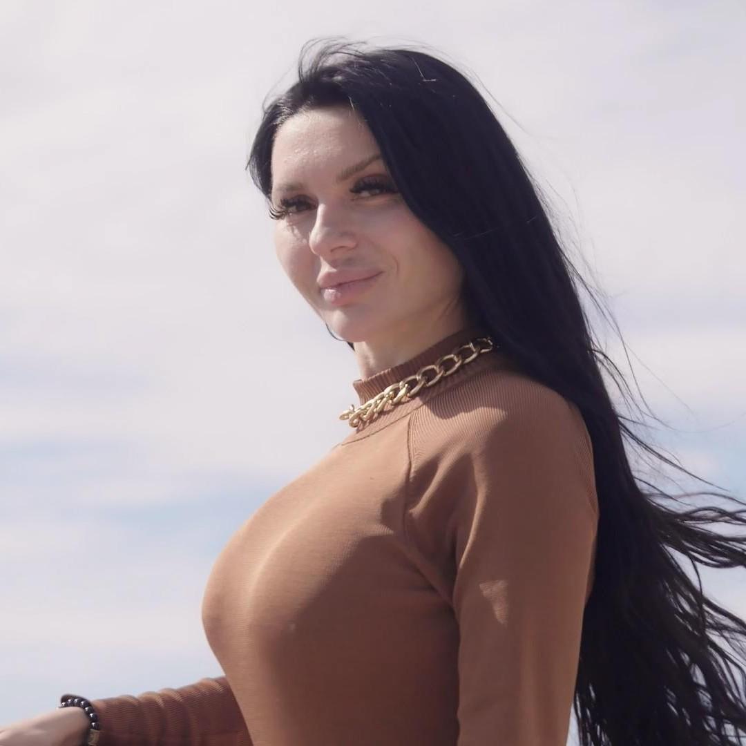 Жительница Камчатки решилась на пластику груди и ягодиц из-за бойфренда, но результат его не устроил: «Выбил мне зубы»