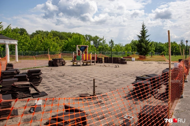Резиновое полотно тоже убрали | Источник: Кирилл Поверинов / 76.RU