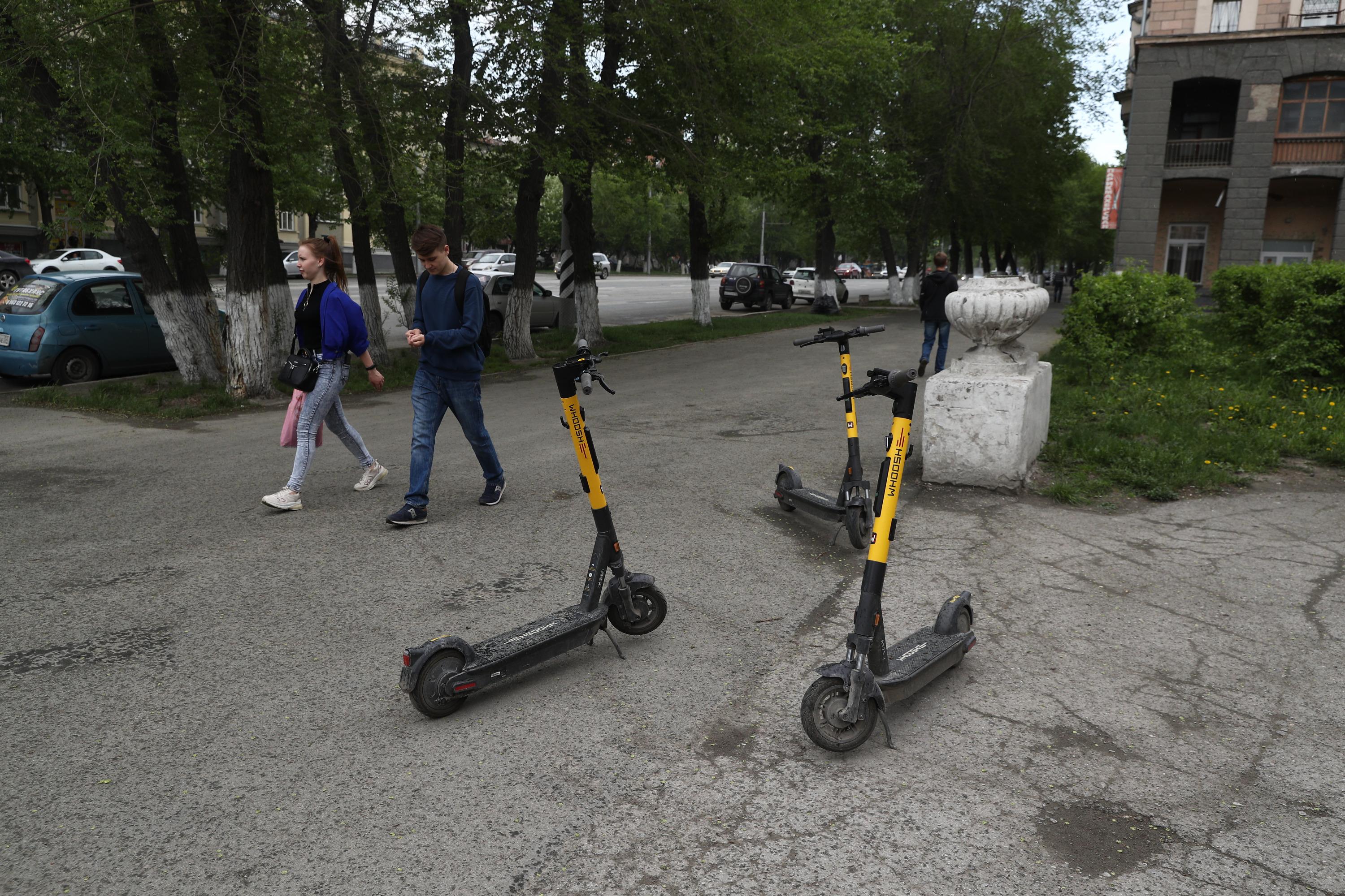 Что можно и что нельзя людям на электросамокатах, где можно передвигаться  на самокатах, что будет за наезд на пешехода на самокате, Новосибирск, май  — сентябрь 2021 - 20 мая 2021 - НГС.ру