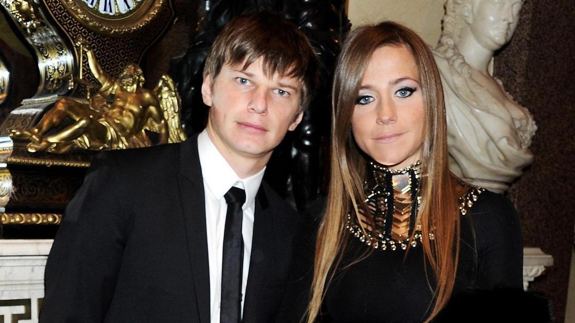 Огромный торт, ночной клуб и папа рядом: дочке Аршавина и Барановской исполнилось 18