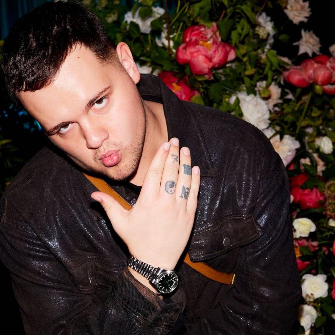 <p>Макс Николаев</p>