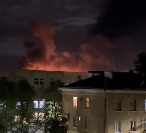 Взрывы, сирены, горящие военные самолеты: аэропорт в Пскове атаковали беспилотники
