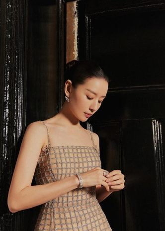 Что носят китайские звезды? Самые красивые образы с премии TV Drama Quality 2024