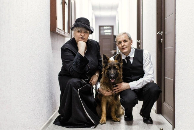 Афина и ее хозяйка подружились с актерами Курганского театра драмы | Источник: архив Ирины Фоминцевой