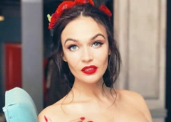 Алена Водонаева устроила горячую фотосессию в ванной