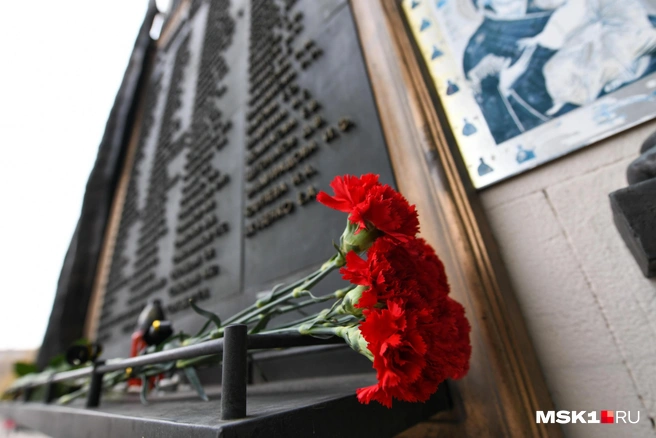 23 октября 2002 года 40 вооруженных чеченских боевиков захватили и удерживали трое суток в зале Театрального центра на Дубровке 912 (по другим данным, 916) человек. В заложники попали почти все, кто был на тот момент в здании: актеры, сотрудники театра и зрители, которые пришли на мюзикл «Норд-Ост» | Источник: Артем Устюжанин / MSK1.RU