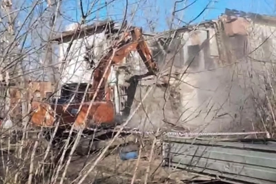 В Челябинске сносят двухэтажные бараки на Цинковой