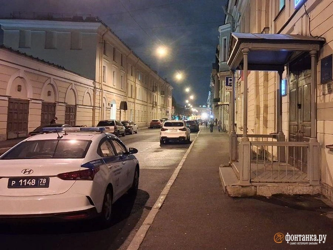 Третьего музыканта уличной группы «Рестарт» отпустили из отдела полиции | Источник: Анна Мотовилова / «Фонтанка.ру»