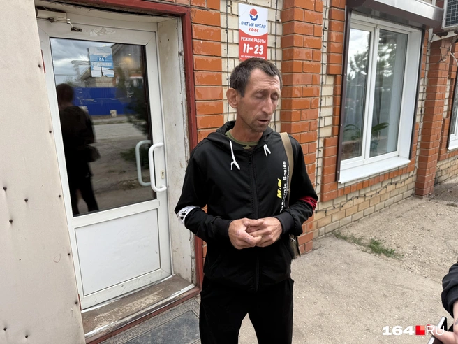 Владимиру тяжело вспоминать события тех дней, когда один за другим умерли его дети | Источник: Сергей Петунин / 164.RU