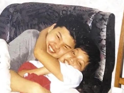 Брат Салтанат о самом ярком воспоминании с ней: «Она уронила духи из сумочки, весь берег Иртыша пах ею»