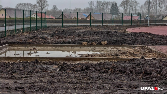 Непогода добавляет хлопот строителям | Источник: Булат Салихов / UFA1.RU