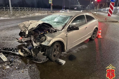 Автобус не уступил дорогу Opel в Колпино, погиб пассажир