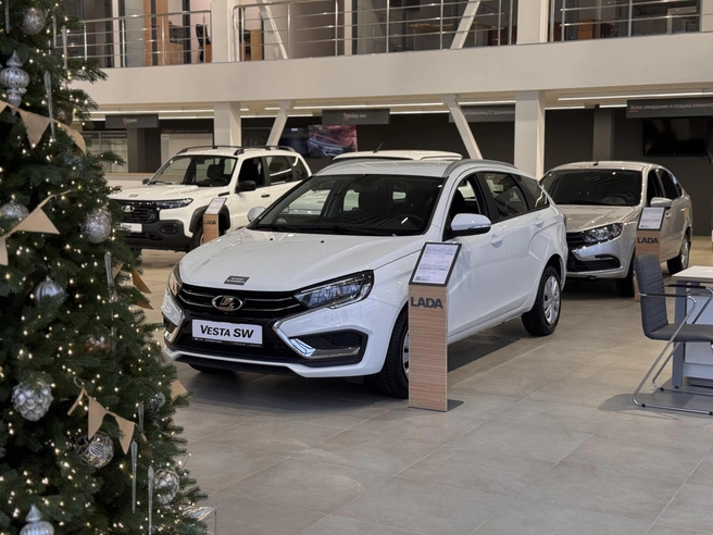 В салоне представлен полный модельный ряд LADA | Источник: «Автоимпорт Центр»
