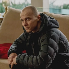 «В детстве я очень боялся темноты»: Юра Борисов вместе с дочерьми дал интервью слушателям Детского радио
