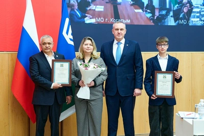 Губернатор Югры наградил школьника за предотвращение нападения
